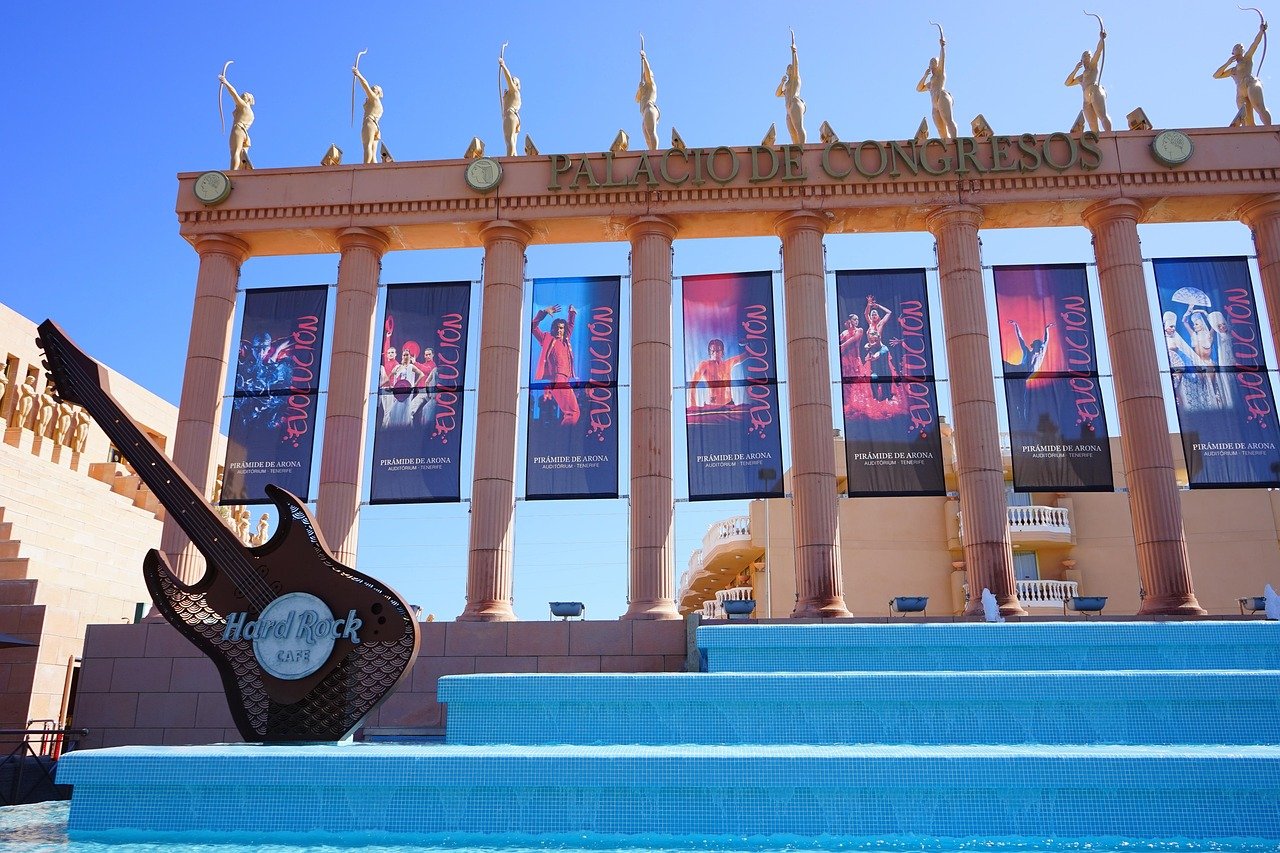 palacio de congresos, playa de las americas, tenerife, hard rock cafe, columns, statues, stairs